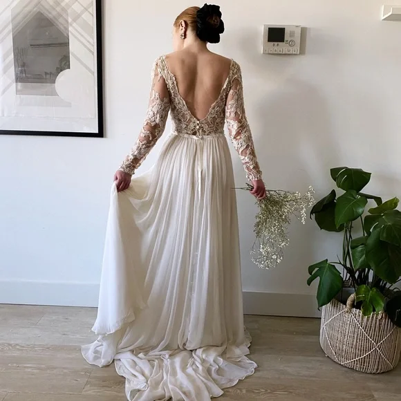 Anne Barge Leyland Wedding Gown - Picture 9 of 16